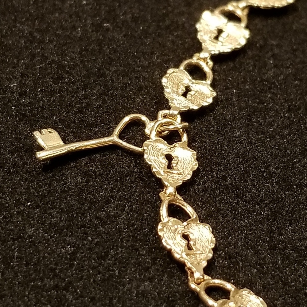 14k gold padlock link bracelet - Picture 2 of 6